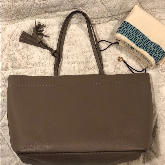 Tory Burch McGraw Tote Silver Maple - Picture 4 of 14